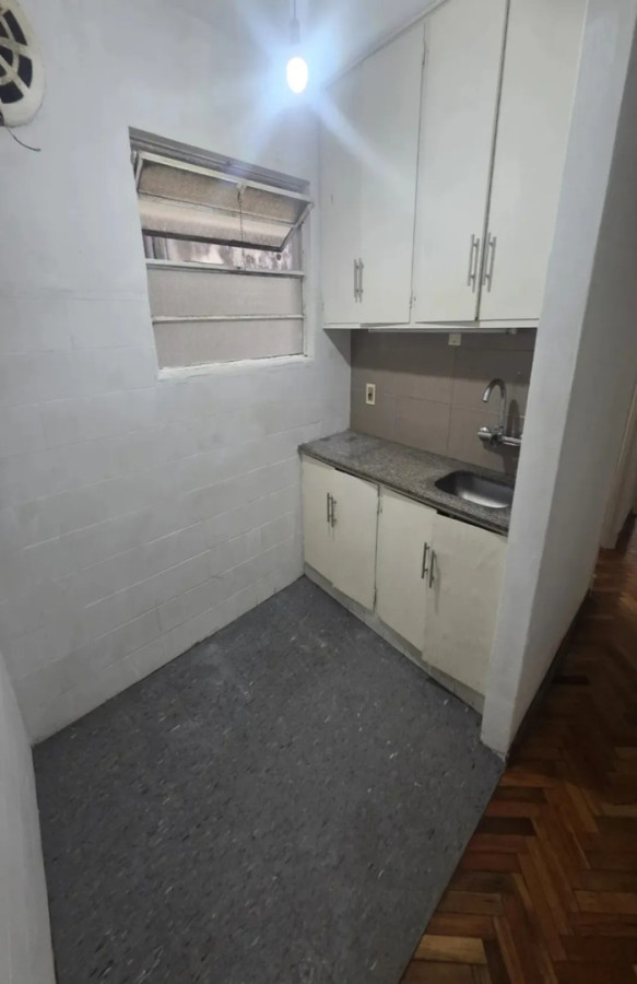 Apartamento ID.12897 - Alquiler Apartamento De 1 Dormitorio Al Frente A Metros Del Teatro Solís En Ciudad Vieja