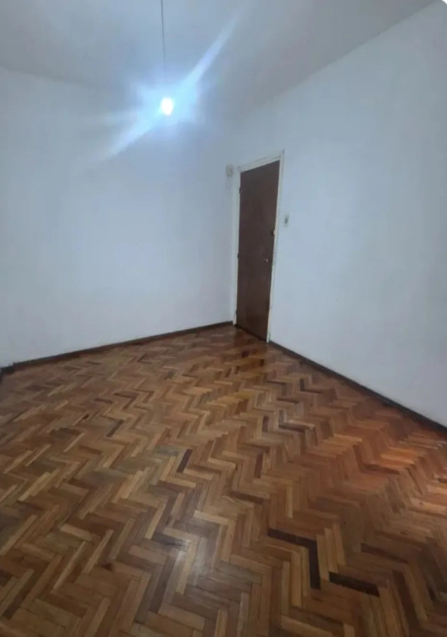 Apartamento ID.12897 - Alquiler Apartamento De 1 Dormitorio Al Frente A Metros Del Teatro Solís En Ciudad Vieja