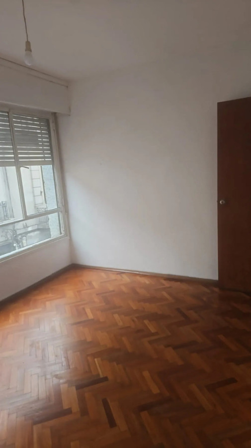 Apartamento ID.12897 - Alquiler Apartamento De 1 Dormitorio Al Frente A Metros Del Teatro Solís En Ciudad Vieja