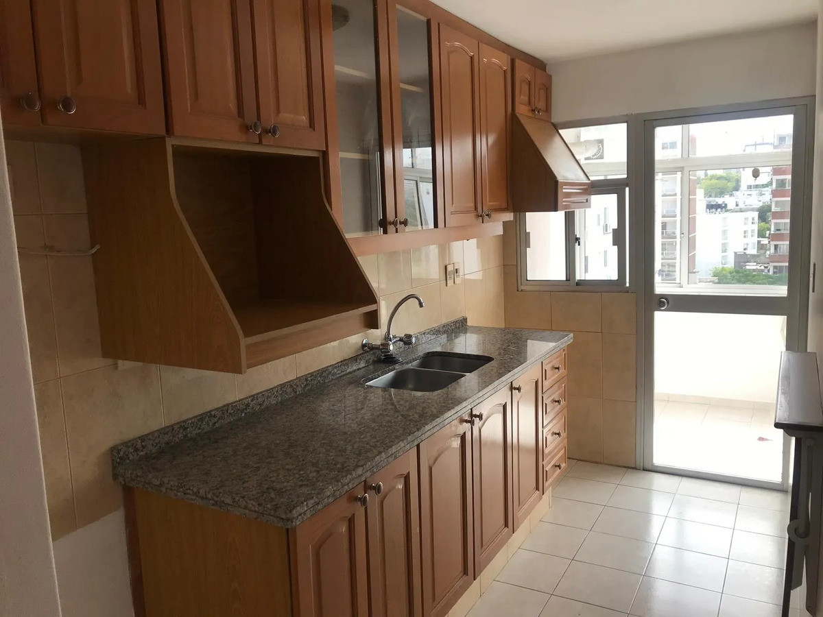 Apartamento ID.12912 - Alquiler Apartamento 1 Dormitorio Amplio Con Garaje En Pocitos