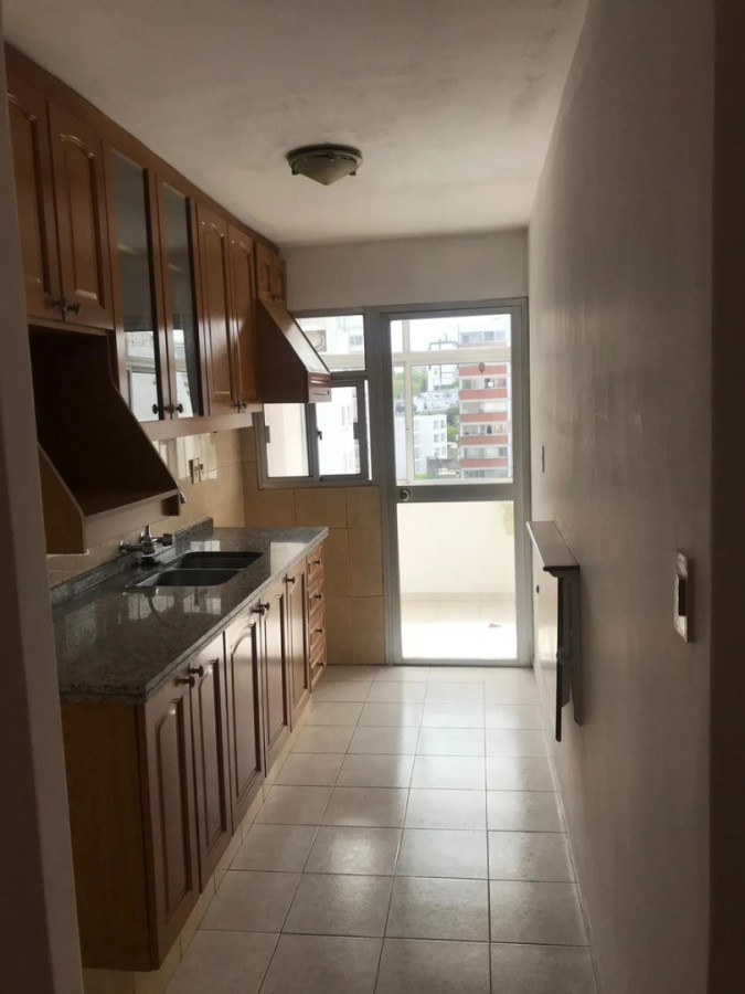 Apartamento ID.12912 - Alquiler Apartamento 1 Dormitorio Amplio Con Garaje En Pocitos