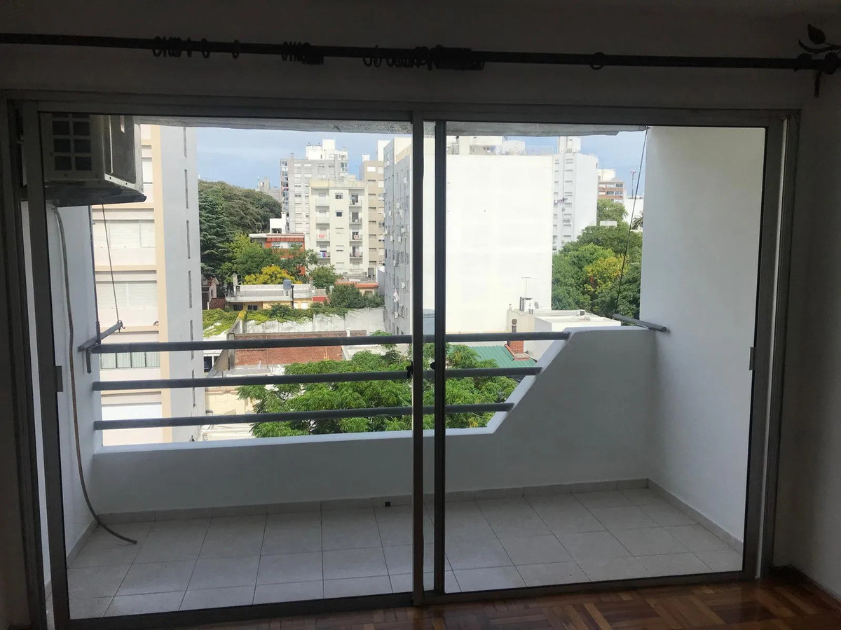 Apartamento ID.12912 - Alquiler Apartamento 1 Dormitorio Amplio Con Garaje En Pocitos