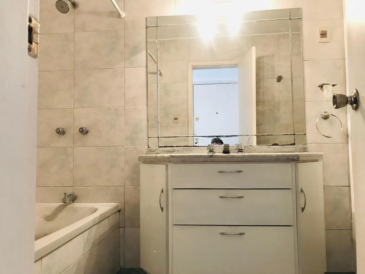Apartamento ID.12912 - Alquiler Apartamento 1 Dormitorio Amplio Con Garaje En Pocitos
