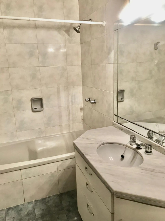 Apartamento ID.12912 - Alquiler Apartamento 1 Dormitorio Amplio Con Garaje En Pocitos