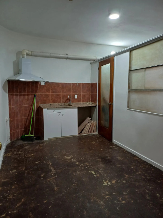 Apartamento ID.12956 - Alquiler Apartamento De 1 Dormitorio Muy Luminoso Cerca De La Plaza Matriz Ciudad Vieja