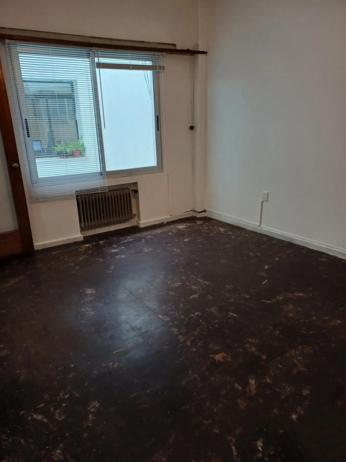 Apartamento ID.12956 - Alquiler Apartamento De 1 Dormitorio Muy Luminoso Cerca De La Plaza Matriz Ciudad Vieja