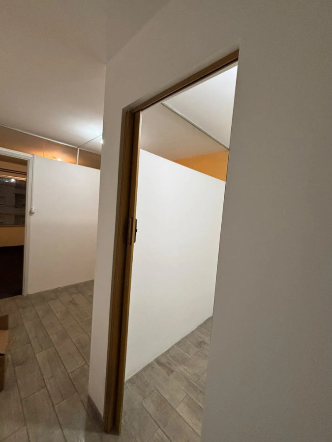 Apartamento ID.13005 - Venta De Monoambiente Con Divisiones Sobre Avenida 18 De Julio En Cordón