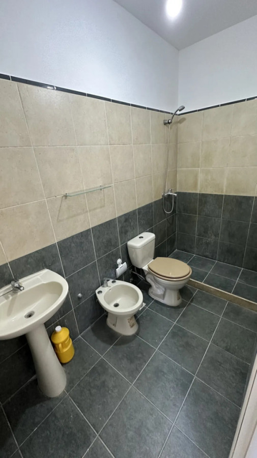 Apartamento ID.13100 - Alquiler Apartamento De 2 Dormitorios Amplio Excelente Estado En Ciudad Vieja