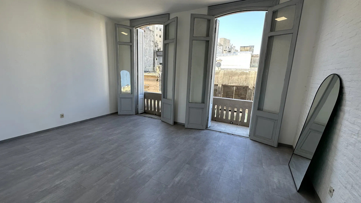 Apartamento ID.13100 - Alquiler Apartamento De 2 Dormitorios Amplio Excelente Estado En Ciudad Vieja