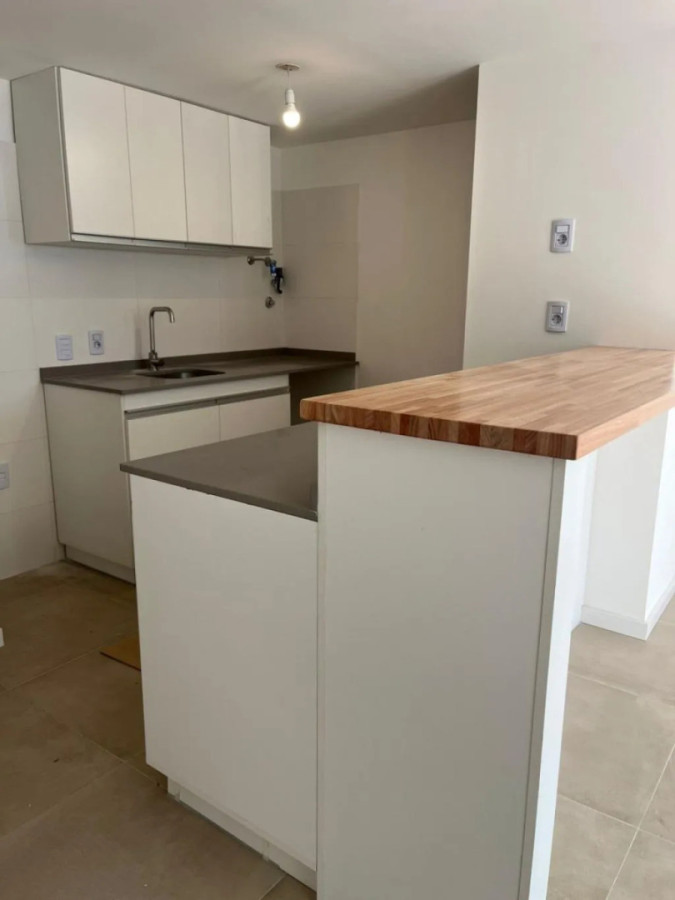 Apartamento ID.13124 - Alquiler Apartamento De 1 Dormitorio Con Terraza Y Parrillero Garaje En Cordón