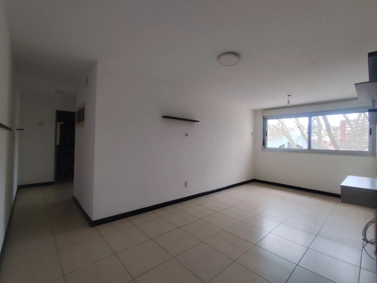 Apartamento ID.13152 - Alquiler Apartamento De 2 Dormitorios Excelente Condiciones En Aguada