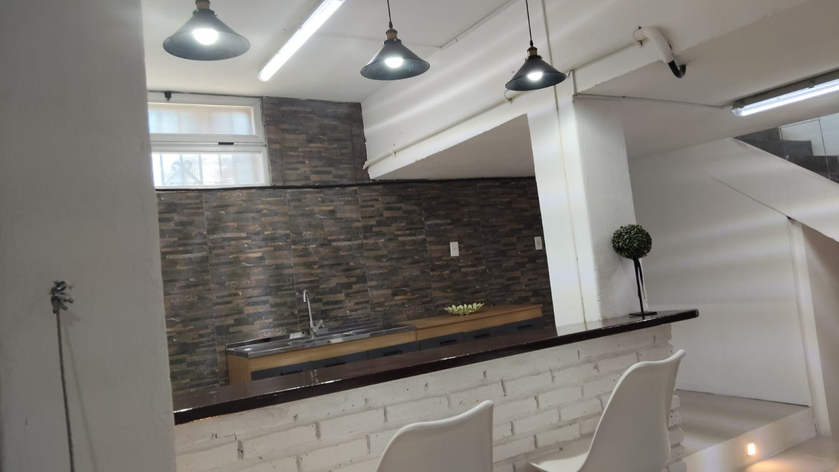 Apartamento ID.13165 - Alquiler Apartamento Remodelado A Nuevo Ubicado En Subsuelo 3 Dormitorios En La Comercial