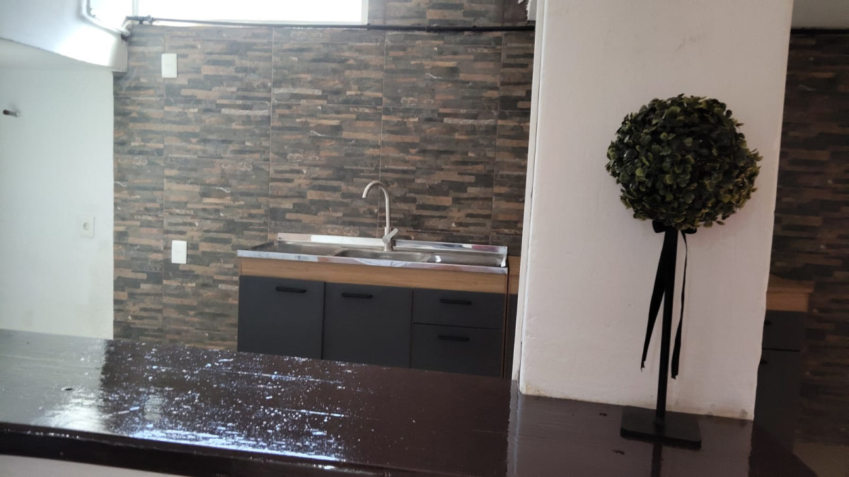 Apartamento ID.13165 - Alquiler Apartamento Remodelado A Nuevo Ubicado En Subsuelo 3 Dormitorios En La Comercial