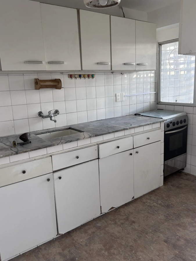 Apartamento ID.13168 - Alquiler Apartamento 2 Dormitorios Al Frente Amplio y Luminoso En Centro