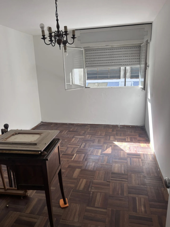 Apartamento ID.13168 - Alquiler Apartamento 2 Dormitorios Al Frente Amplio y Luminoso En Centro
