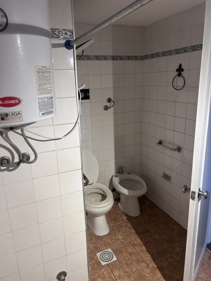 Apartamento ID.13168 - Alquiler Apartamento 2 Dormitorios Al Frente Amplio y Luminoso En Centro