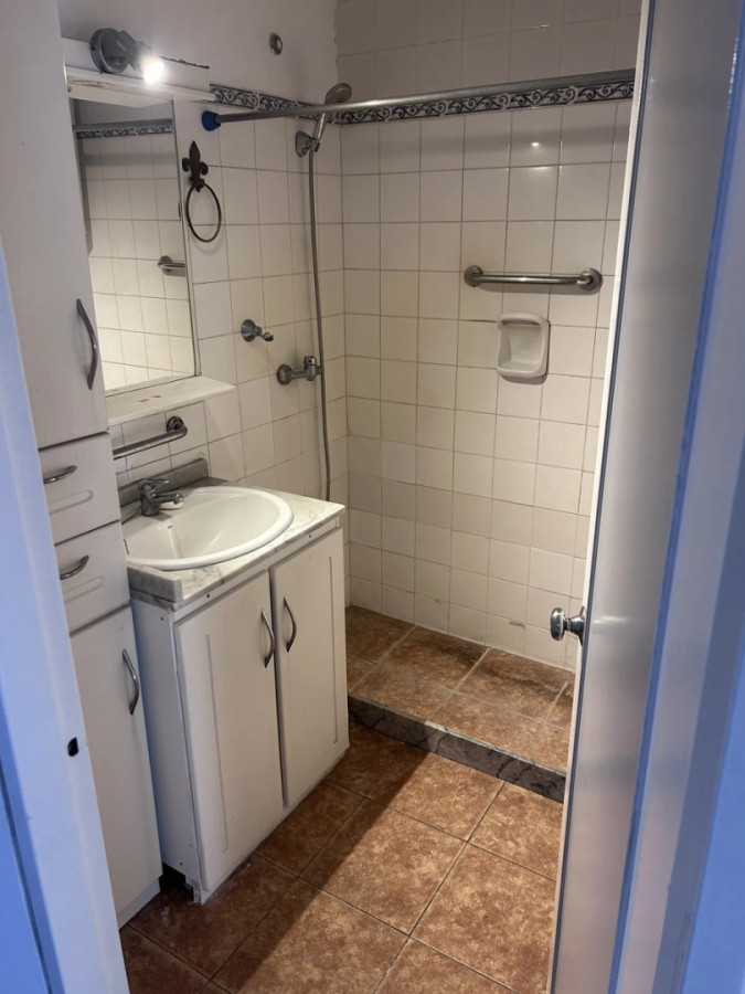 Apartamento ID.13168 - Alquiler Apartamento 2 Dormitorios Al Frente Amplio y Luminoso En Centro