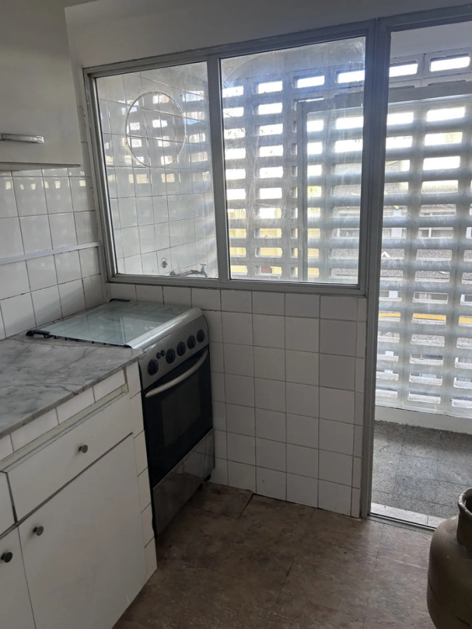 Apartamento ID.13168 - Alquiler Apartamento 2 Dormitorios Al Frente Amplio y Luminoso En Centro