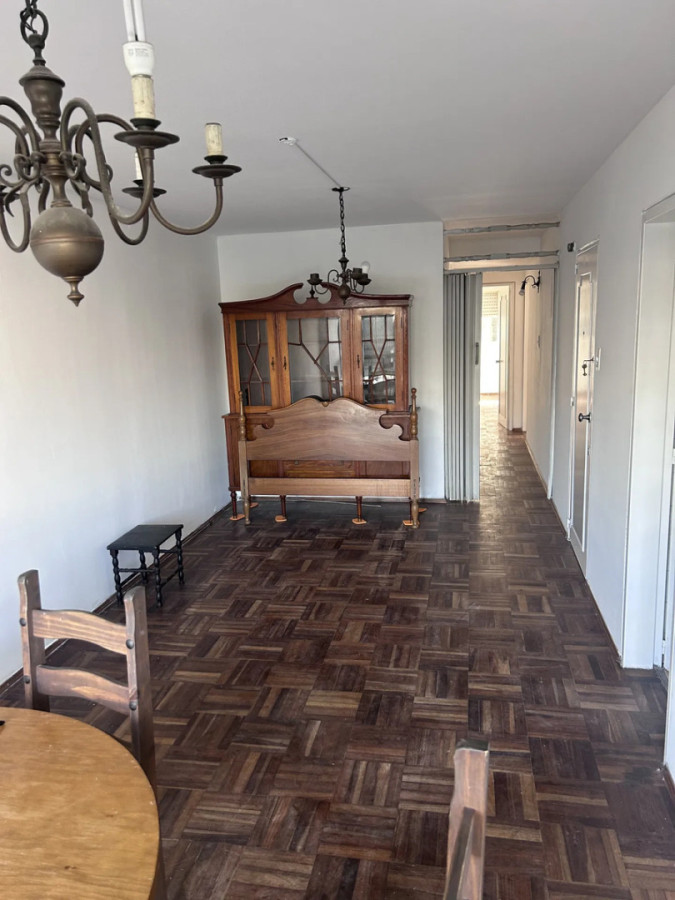 Apartamento ID.13168 - Alquiler Apartamento 2 Dormitorios Al Frente Amplio y Luminoso En Centro