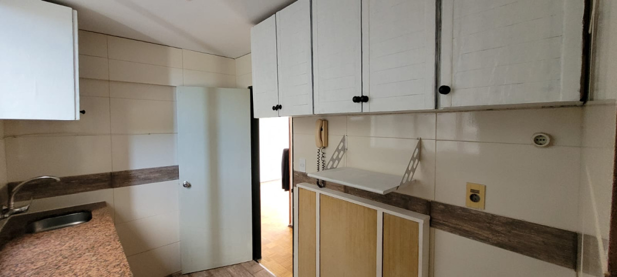 Apartamento ID.13235 - Venta Apartamento Con Renta De 2 Dormitorios Al Frente En Centro