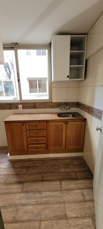 Apartamento ID.13235 - Venta Apartamento Con Renta De 2 Dormitorios Al Frente En Centro