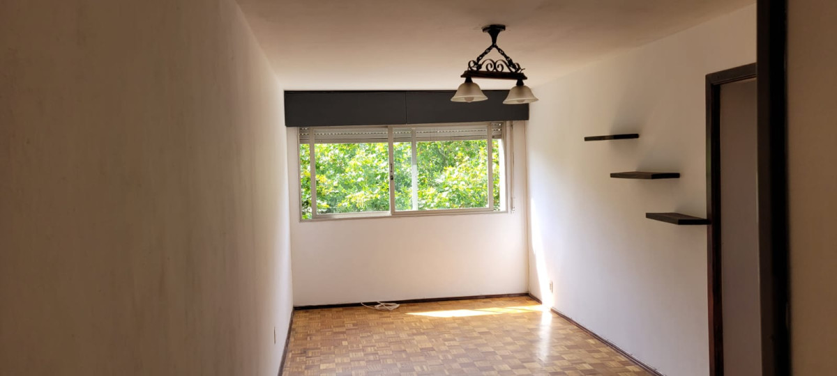 Apartamento ID.13235 - Venta Apartamento Con Renta De 2 Dormitorios Al Frente En Centro