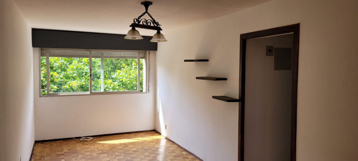Apartamento ID.13235 - Venta Apartamento Con Renta De 2 Dormitorios Al Frente En Centro