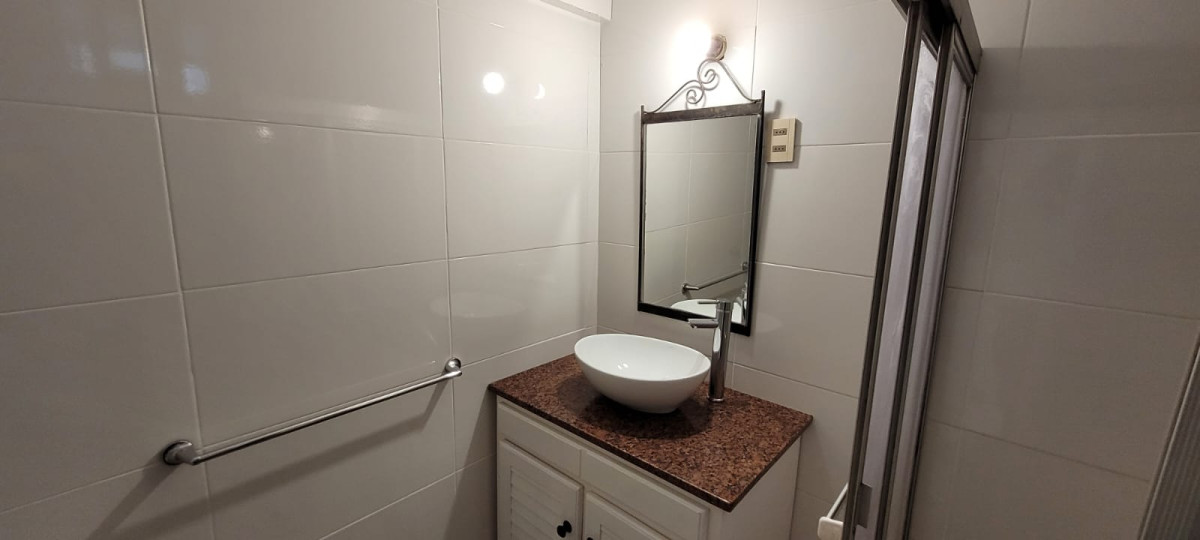 Apartamento ID.13235 - Venta Apartamento Con Renta De 2 Dormitorios Al Frente En Centro