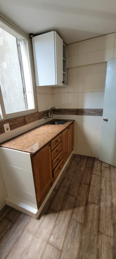 Apartamento ID.13235 - Venta Apartamento Con Renta De 2 Dormitorios Al Frente En Centro