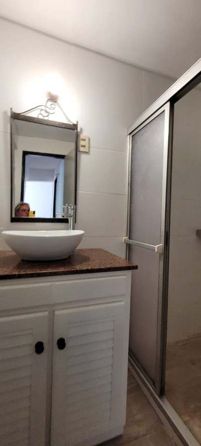 Apartamento ID.13235 - Venta Apartamento Con Renta De 2 Dormitorios Al Frente En Centro
