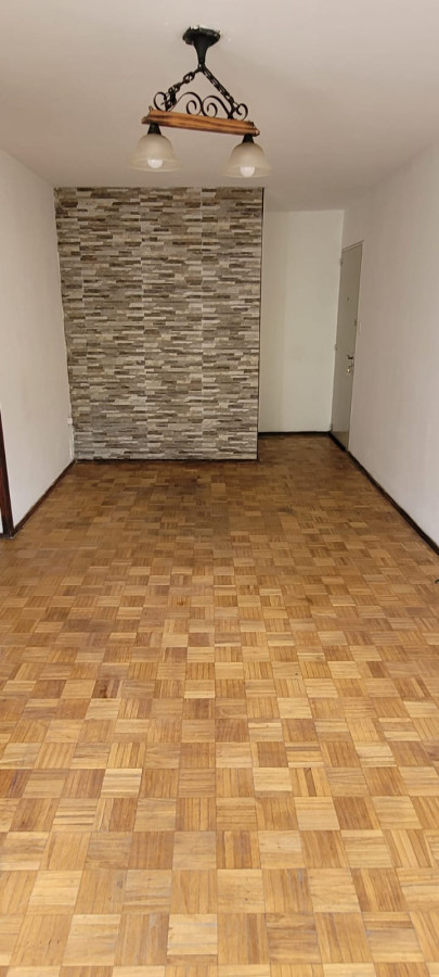 Apartamento ID.13235 - Venta Apartamento Con Renta De 2 Dormitorios Al Frente En Centro