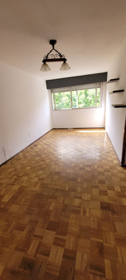 Apartamento ID.13235 - Venta Apartamento Con Renta De 2 Dormitorios Al Frente En Centro