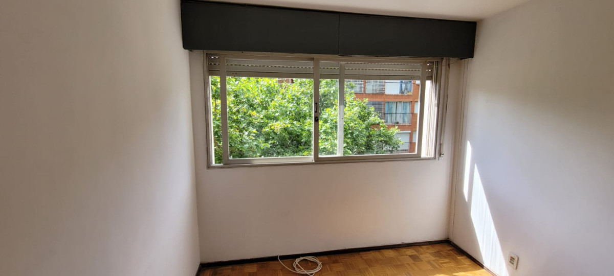 Apartamento ID.13235 - Venta Apartamento Con Renta De 2 Dormitorios Al Frente En Centro