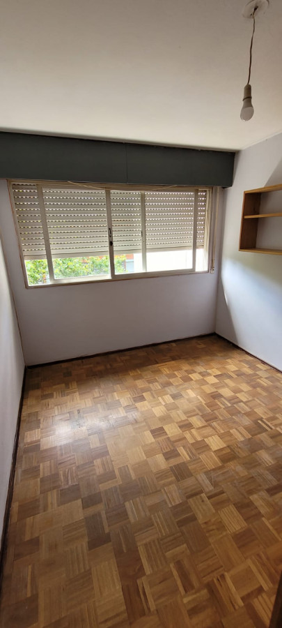 Apartamento ID.13235 - Venta Apartamento Con Renta De 2 Dormitorios Al Frente En Centro