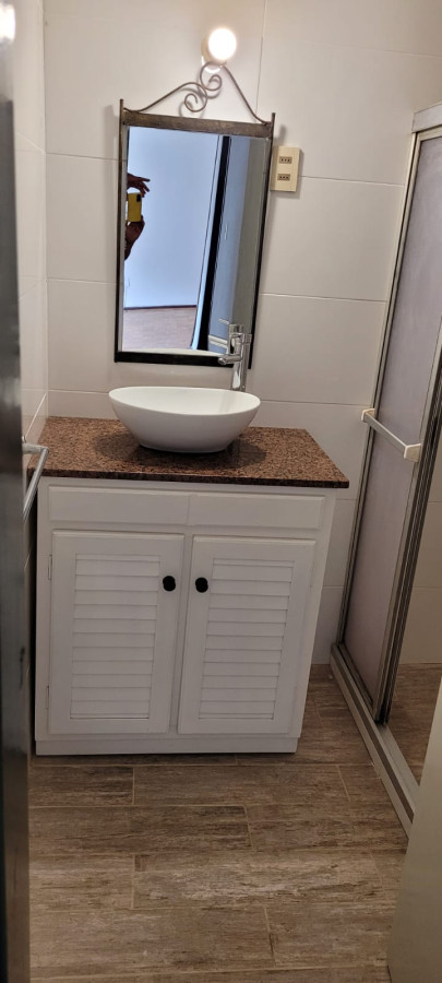 Apartamento ID.13235 - Venta Apartamento Con Renta De 2 Dormitorios Al Frente En Centro