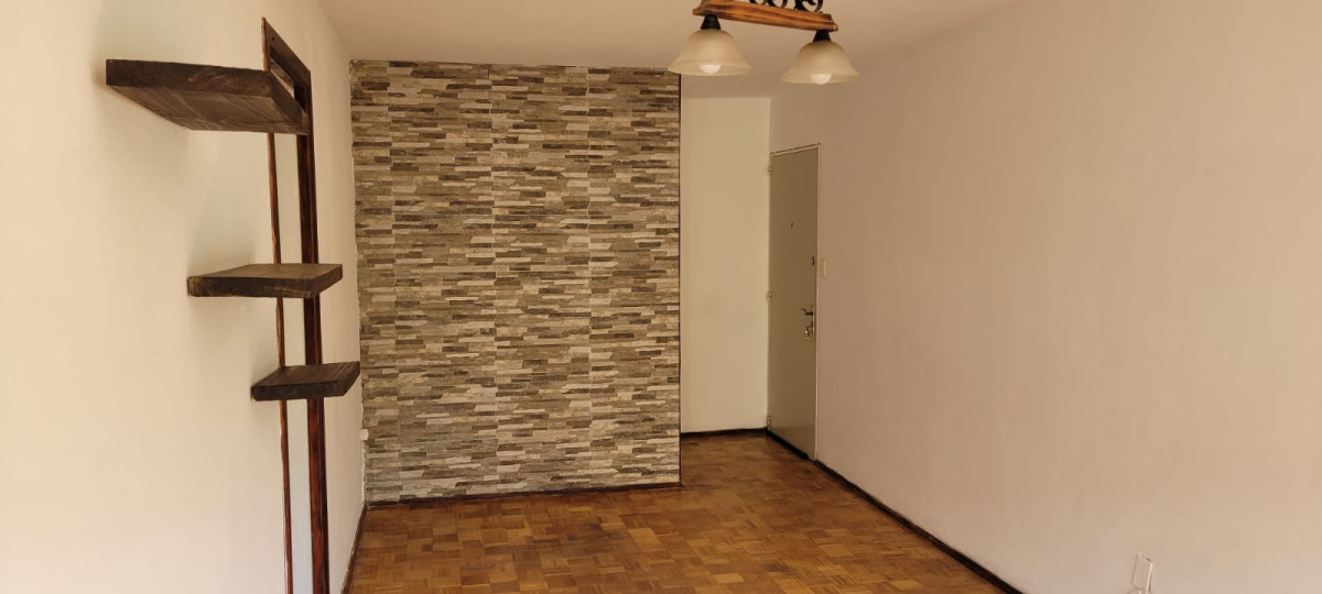 Apartamento ID.13235 - Venta Apartamento Con Renta De 2 Dormitorios Al Frente En Centro