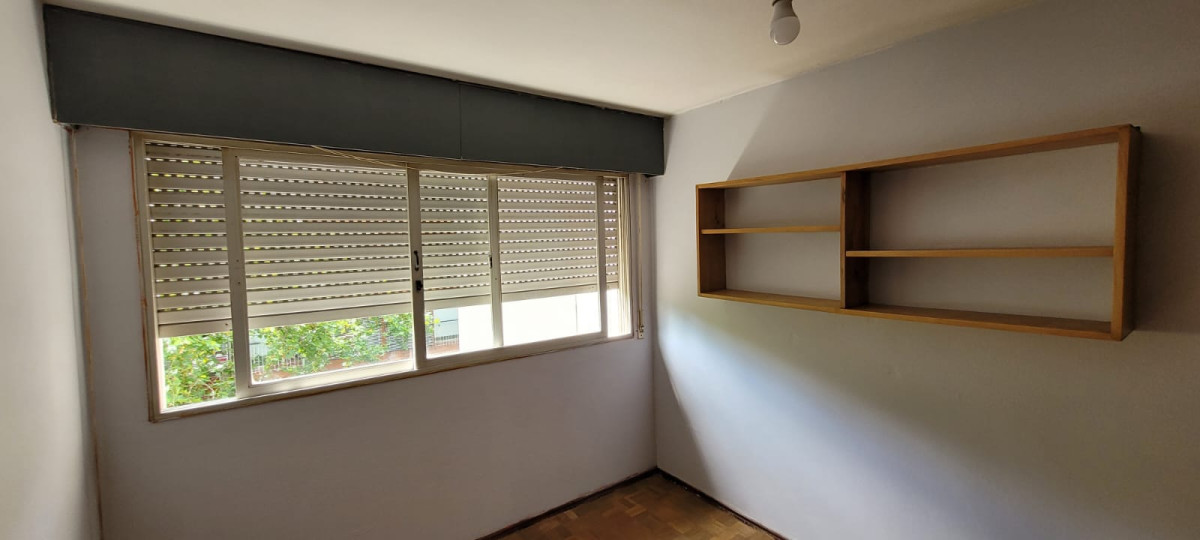Apartamento ID.13235 - Venta Apartamento Con Renta De 2 Dormitorios Al Frente En Centro