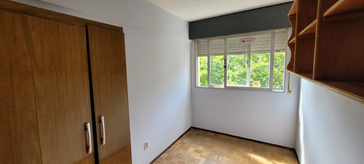 Apartamento ID.13235 - Venta Apartamento Con Renta De 2 Dormitorios Al Frente En Centro