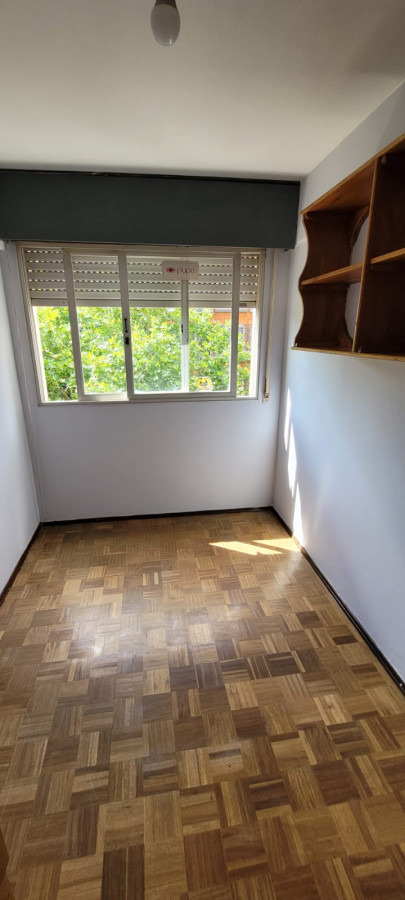 Apartamento ID.13235 - Venta Apartamento Con Renta De 2 Dormitorios Al Frente En Centro