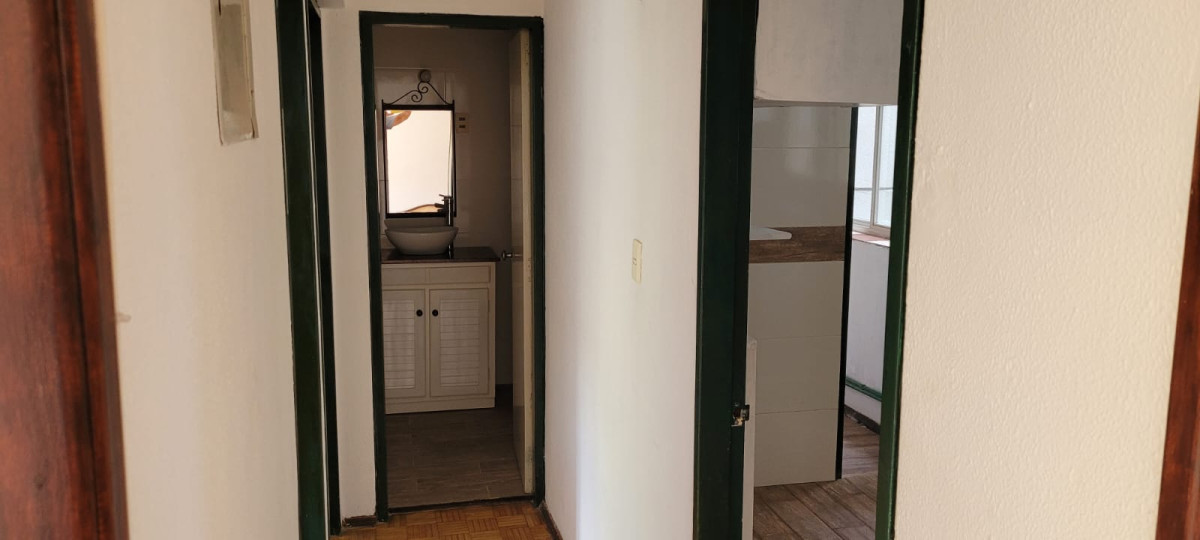 Apartamento ID.13235 - Venta Apartamento Con Renta De 2 Dormitorios Al Frente En Centro