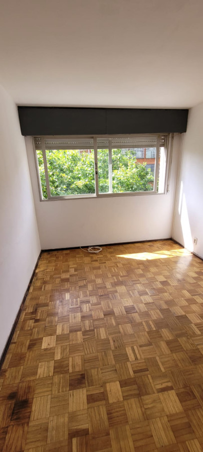 Apartamento ID.13235 - Venta Apartamento Con Renta De 2 Dormitorios Al Frente En Centro