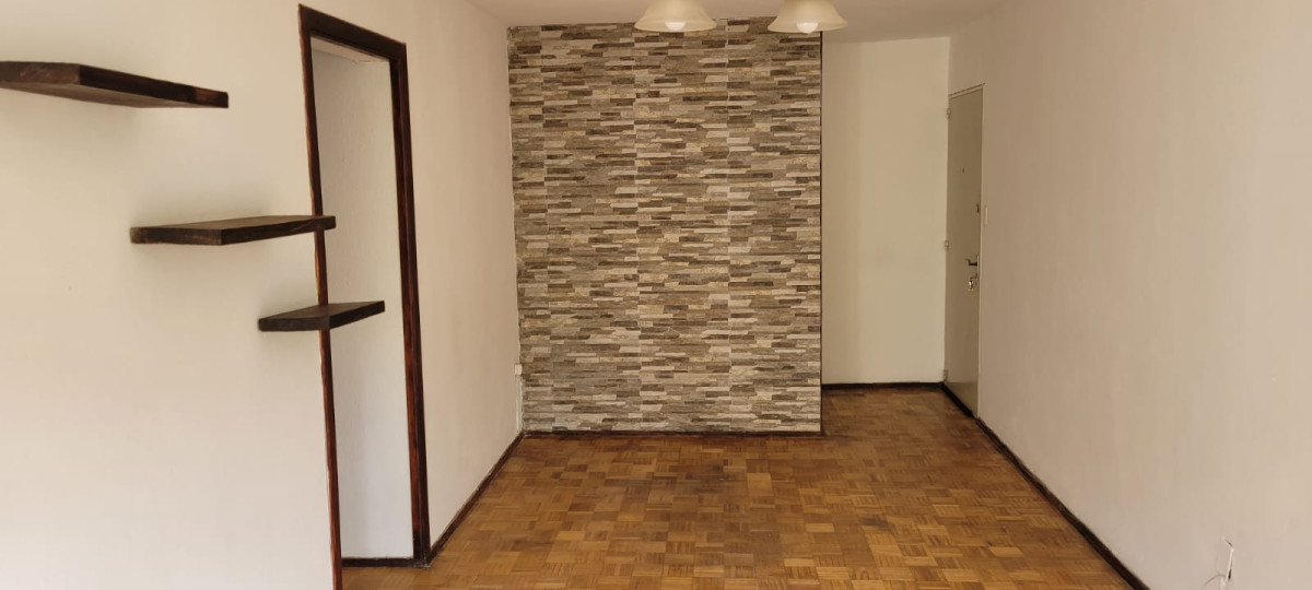 Apartamento ID.13235 - Venta Apartamento Con Renta De 2 Dormitorios Al Frente En Centro
