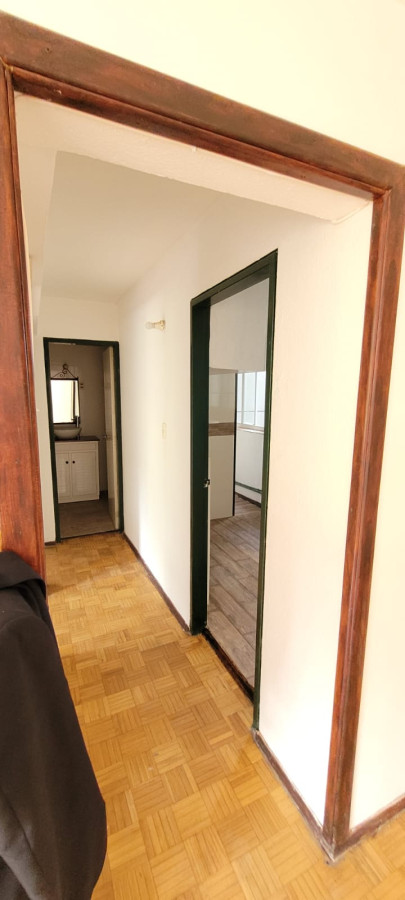 Apartamento ID.13235 - Venta Apartamento Con Renta De 2 Dormitorios Al Frente En Centro