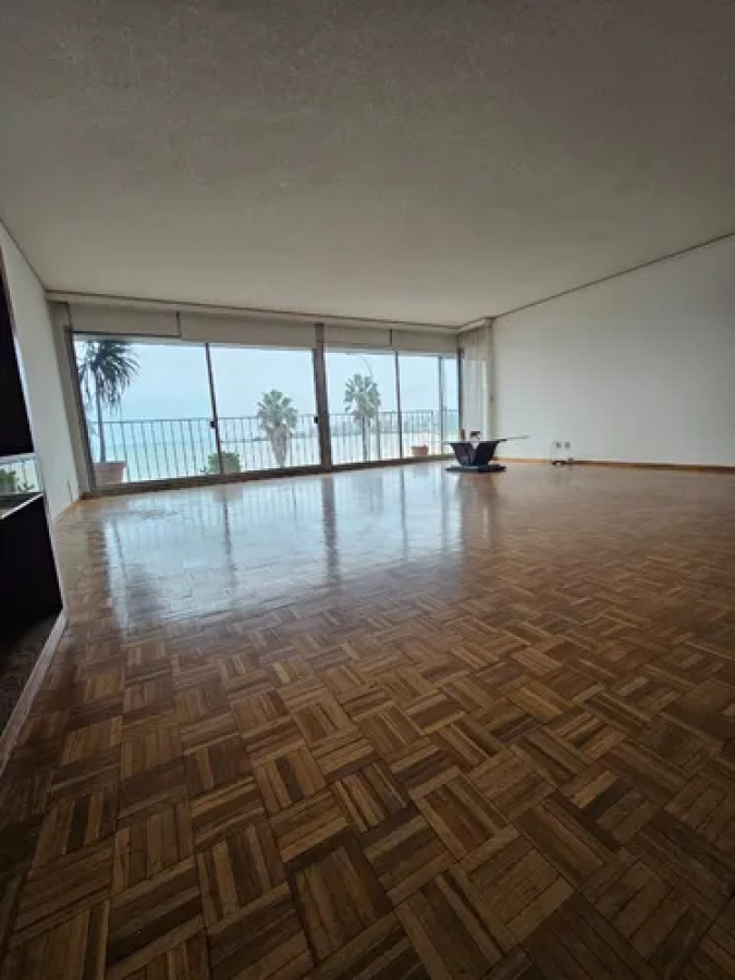 Apartamento ID.10030 - Hermoso Apartamento De 3 Dorm  Frente A La Rambla Pocitos