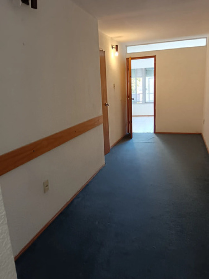 Apartamento ID.11933 - Monoambiente Al Frente Dividido Con Paredes De Yeso Ideal Oficina, Consultorio O Estudio.