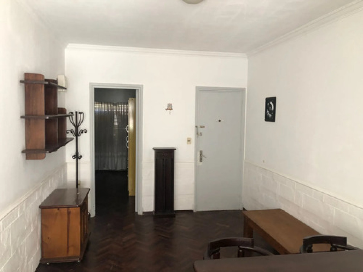 Apartamento ID.12975 - Alquiler Apartamento 1 Dormitorio En Planta Baja Con Patio Semiamoblado Tres Cruces