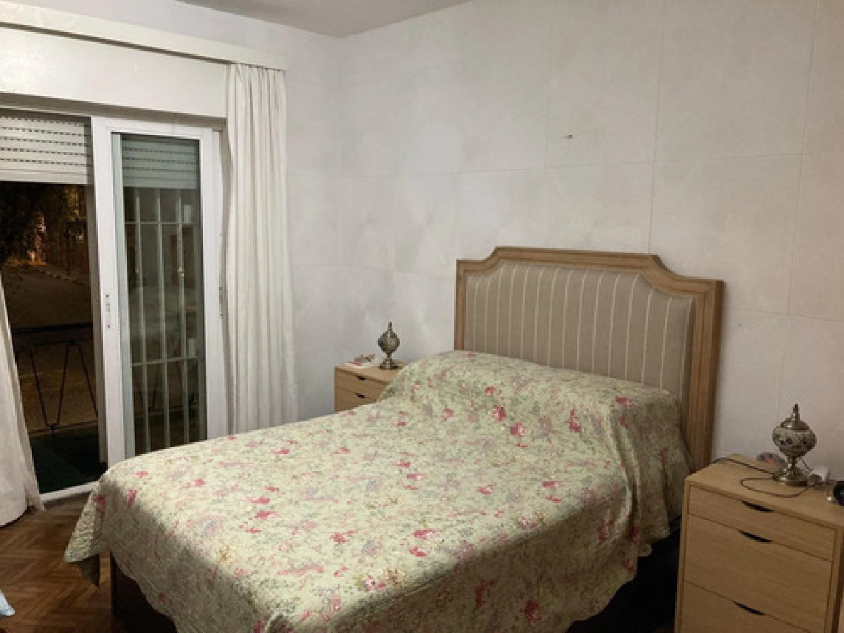 Apartamento ID.12306 - Venta Apartamento 2 Dormitorios, Al Frente Y A Pasos De La Rambla.