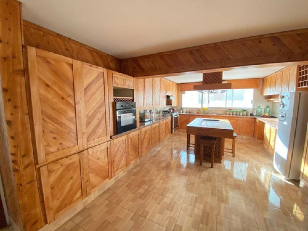 Apartamento ID.11466 - Venta Con Renta Excelente Apartamento 5 Dormitorios 4 Baños Garaje En Punta Carretas