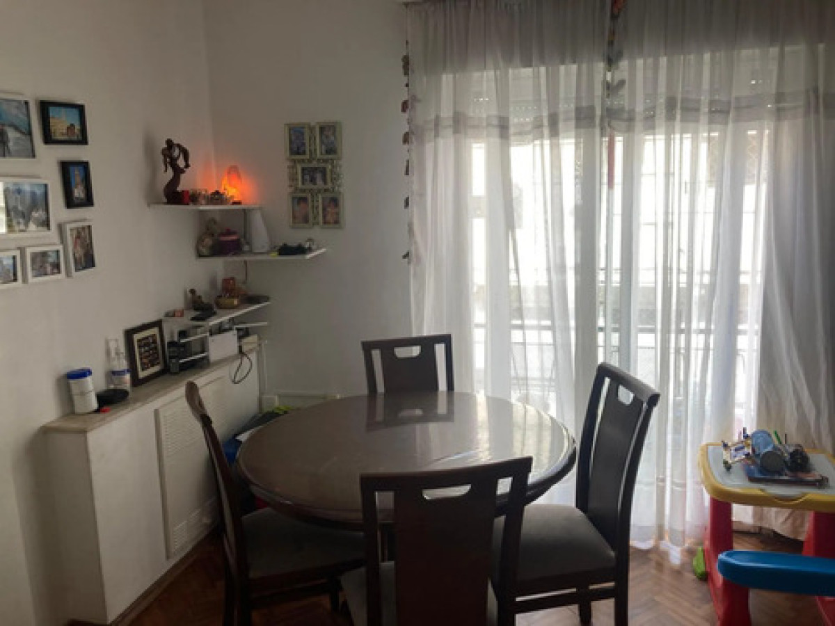 Apartamento ID.12306 - Venta Apartamento 2 Dormitorios, Al Frente Y A Pasos De La Rambla.