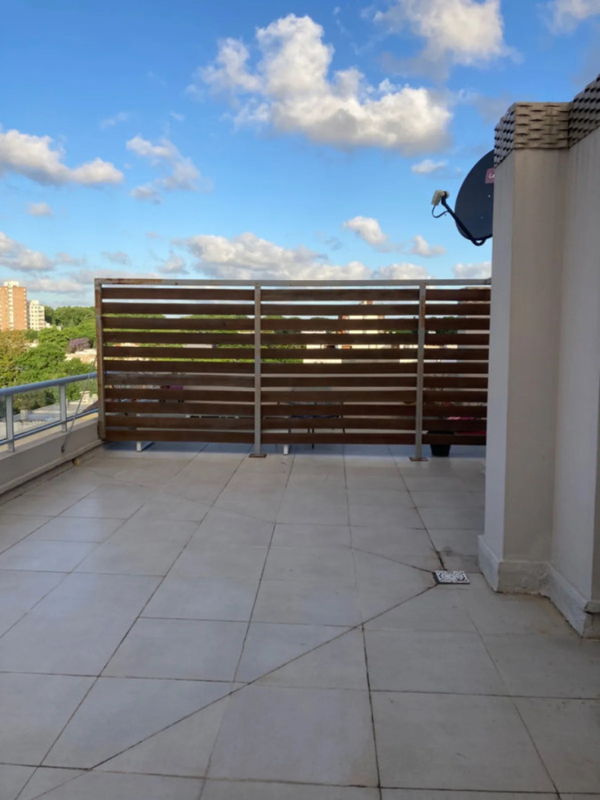 Apartamento ID.13133 - Alquiler Apartamento De 1 Dormitorio Con Terraza Balcón Cochera En Malvin